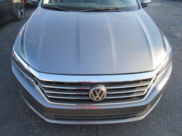 Used 2020 Volkswagen Passat 2.0T SE w/ Sunroof Package FWD image 4