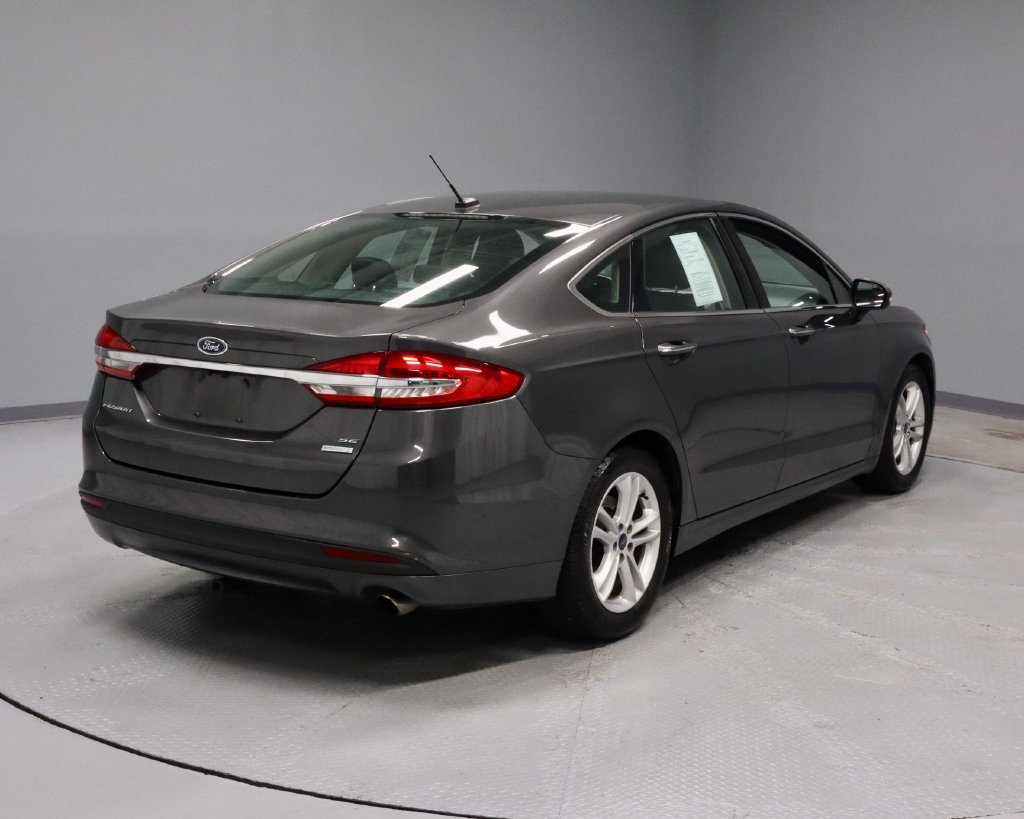 Used 2018 Ford Fusion SE FWD image 12