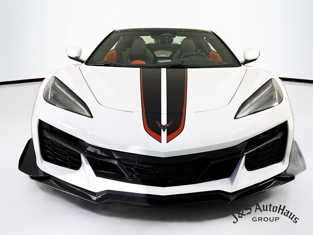 Used 2025 Chevrolet Corvette Z06 image 2