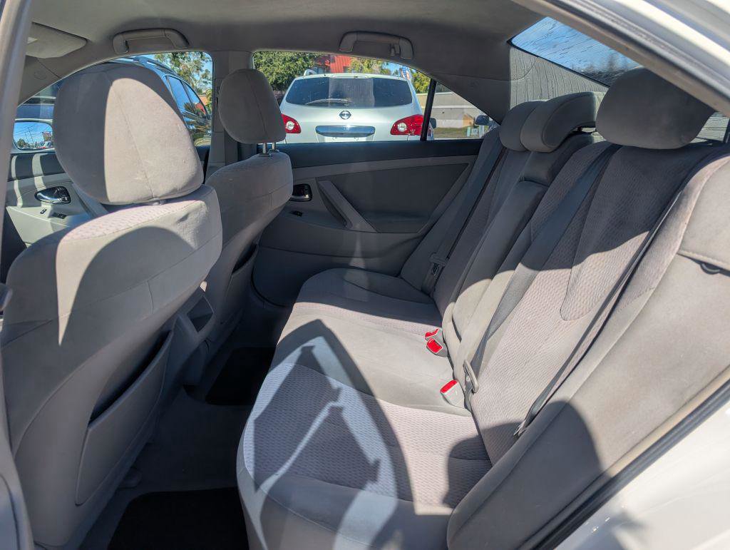 Used 2010 Toyota Camry LE image 10