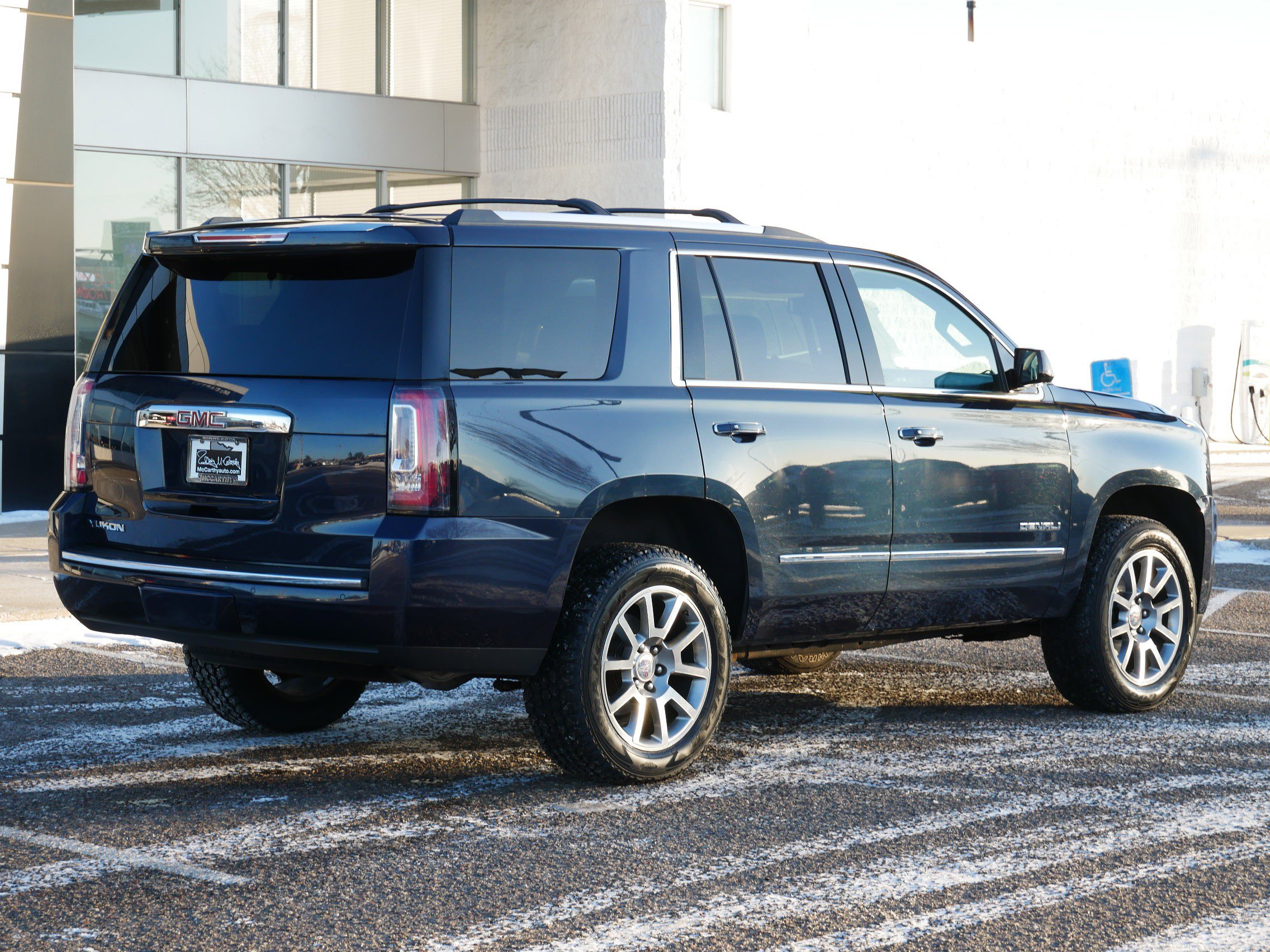 Used 2020 GMC Yukon Denali image 3