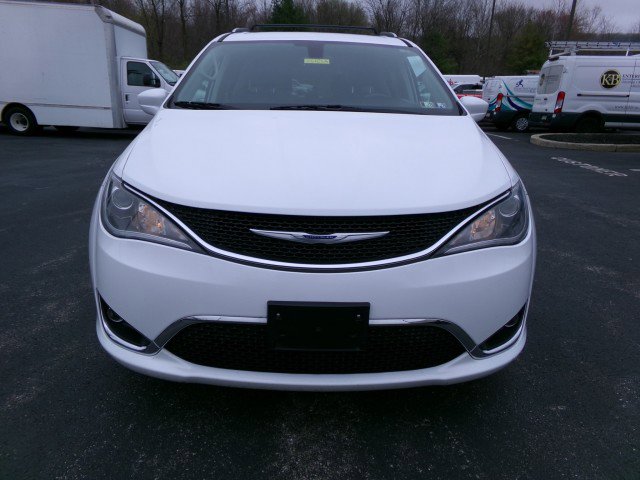 Used 2019 Chrysler Pacifica Touring-L image 3