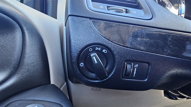 Used 2016 Dodge Grand Caravan SXT FWD image 17