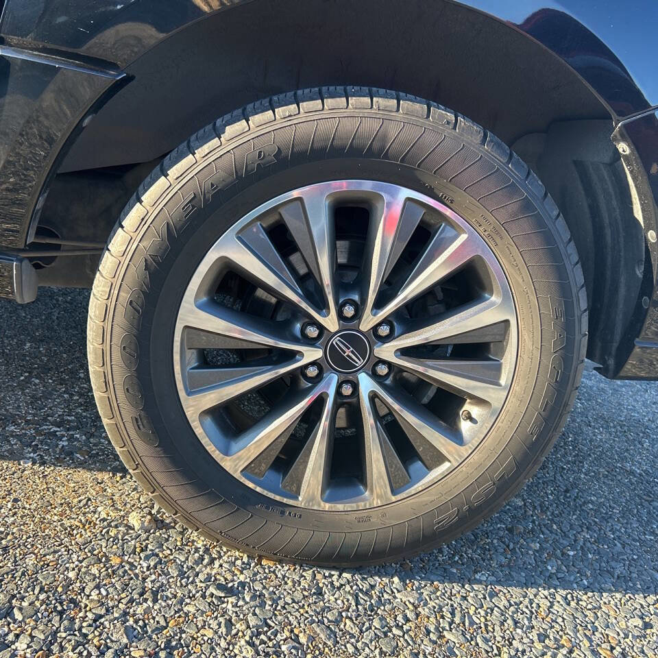 Used 2017 Lincoln Navigator L Select image 30