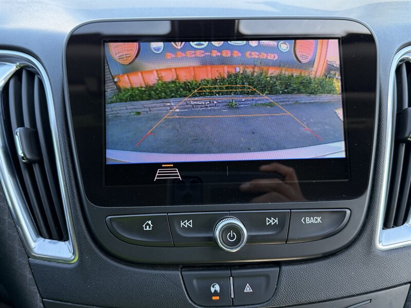 Used 2020 Chevrolet Malibu LT FWD image 36