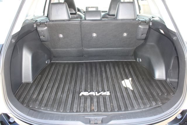 Used 2022 Toyota RAV4 XLE Premium FWD image 8