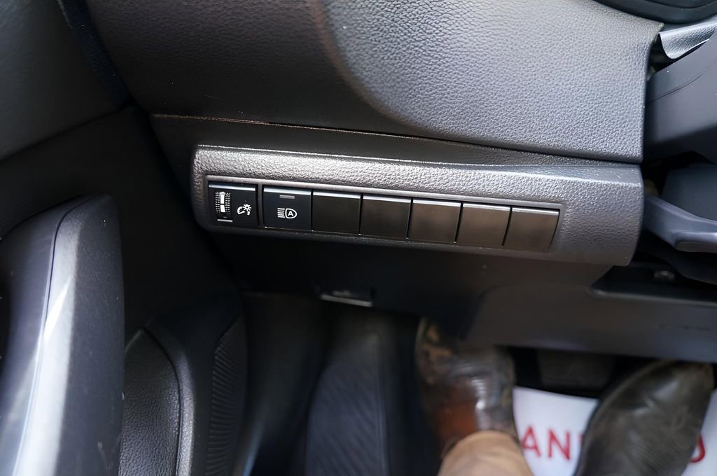 Used 2025 Toyota Corolla LE image 17