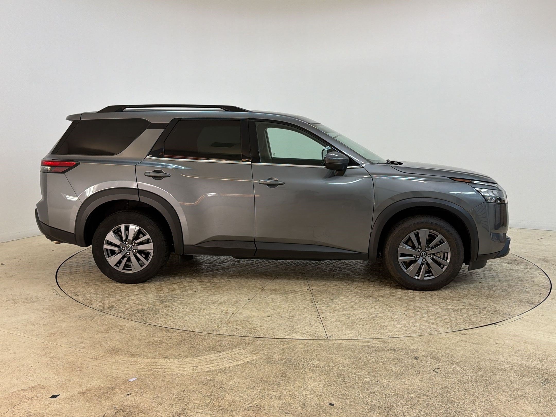 Used 2025 Nissan Pathfinder SV AWD/4WD image 8