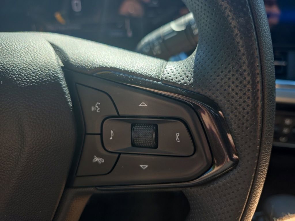 Used 2025 Chevrolet Trax LT FWD image 22