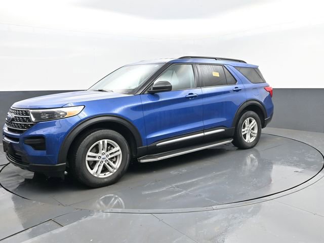 Used 2023 Ford Explorer XLT image 2