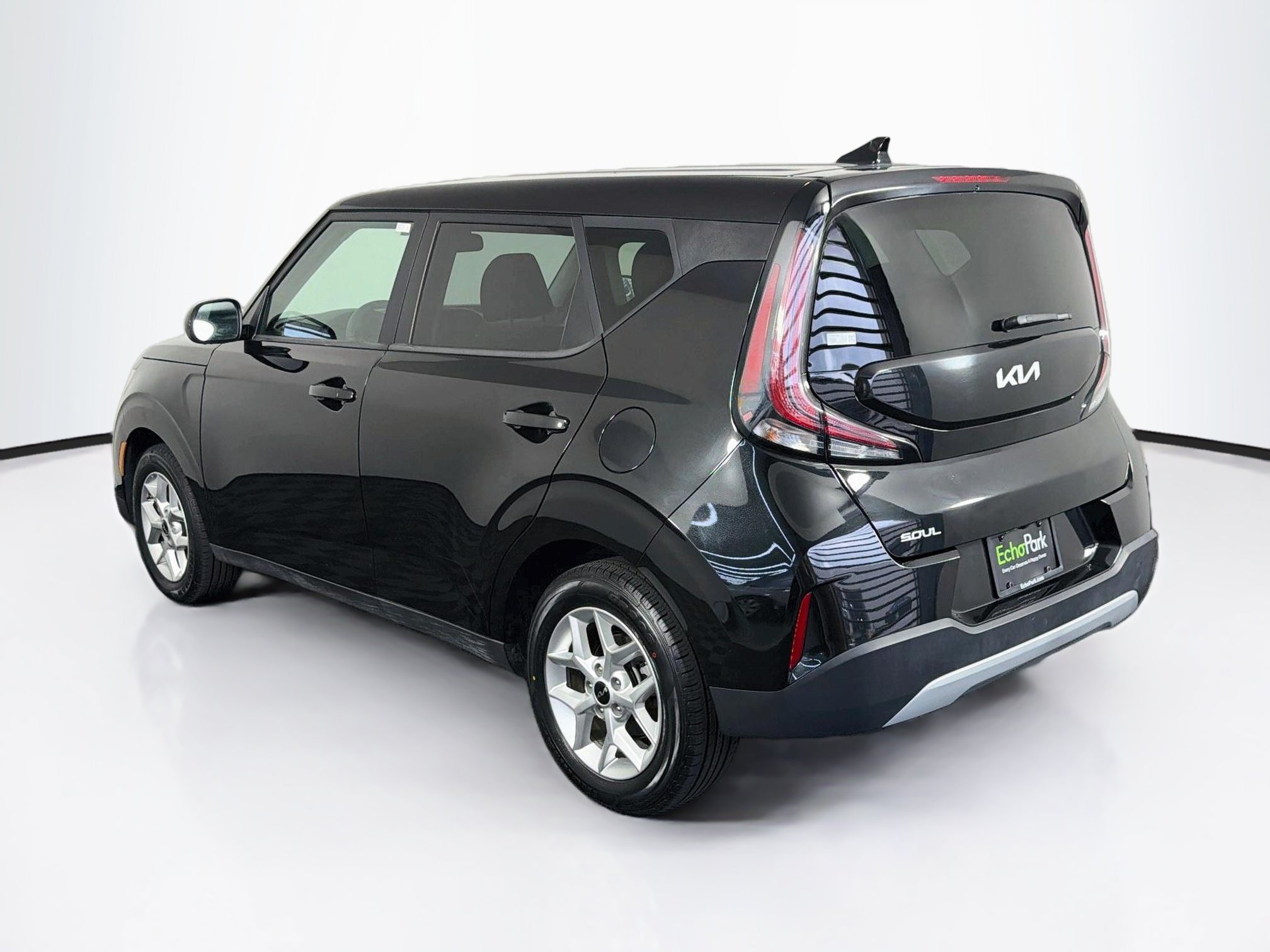 Used 2025 Kia Soul LX w/ LX Technology Package FWD image 5