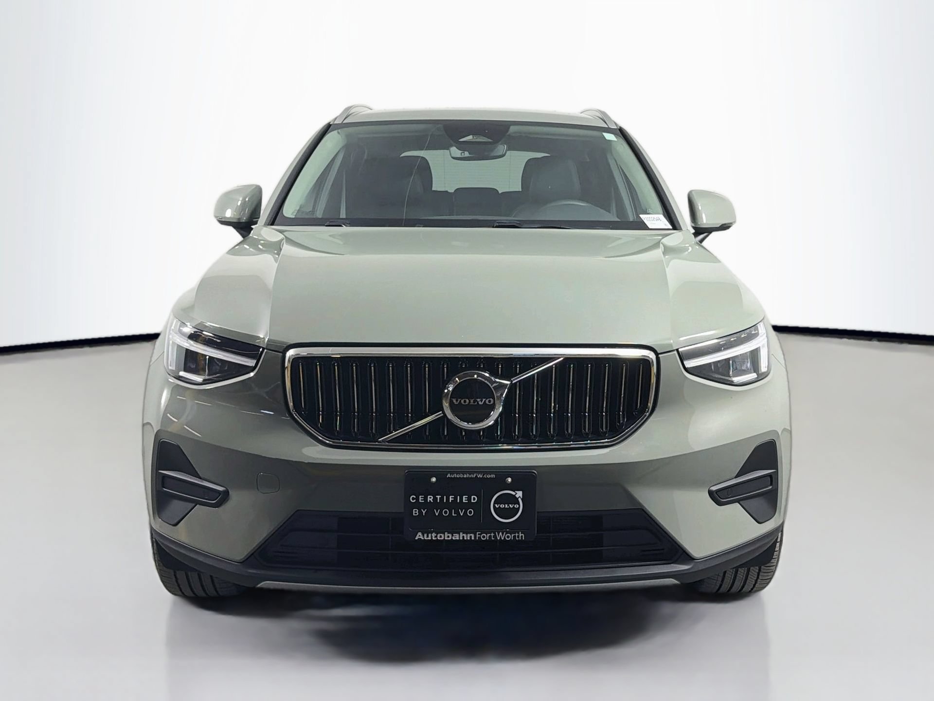 Certified 2024 Volvo XC40 B5 Core w/ Protection Package Premier AWD/4WD image 2