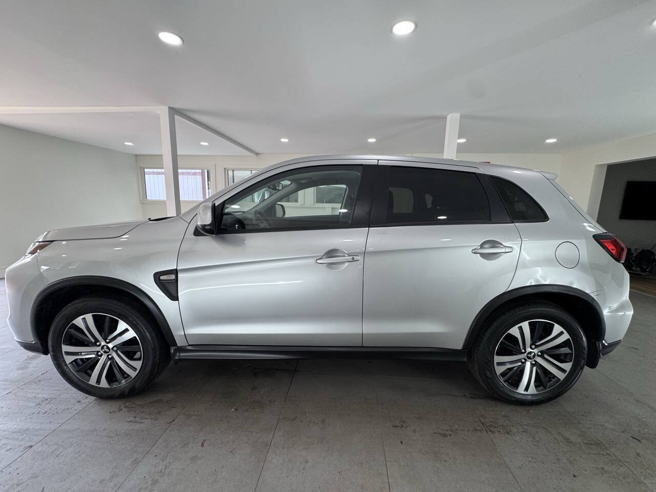 Used 2025 Mitsubishi Outlander Sport SE AWD/4WD image 3