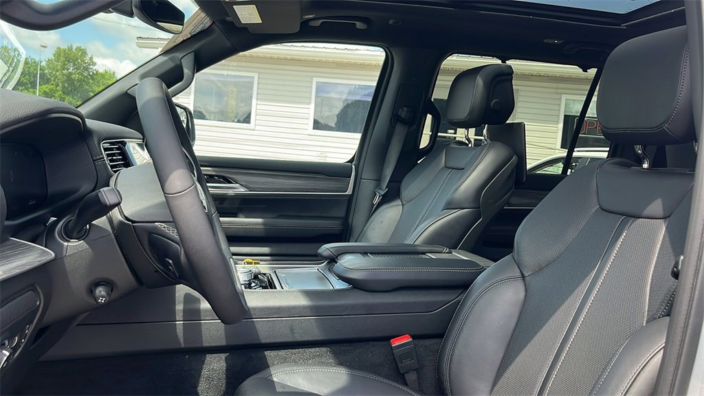 Used 2024 Jeep Wagoneer Series III w/ Premium Group I image 10