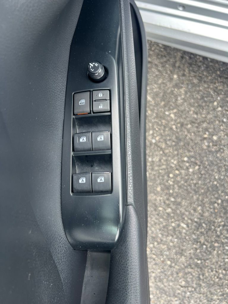 Used 2018 Toyota Camry SE FWD image 15