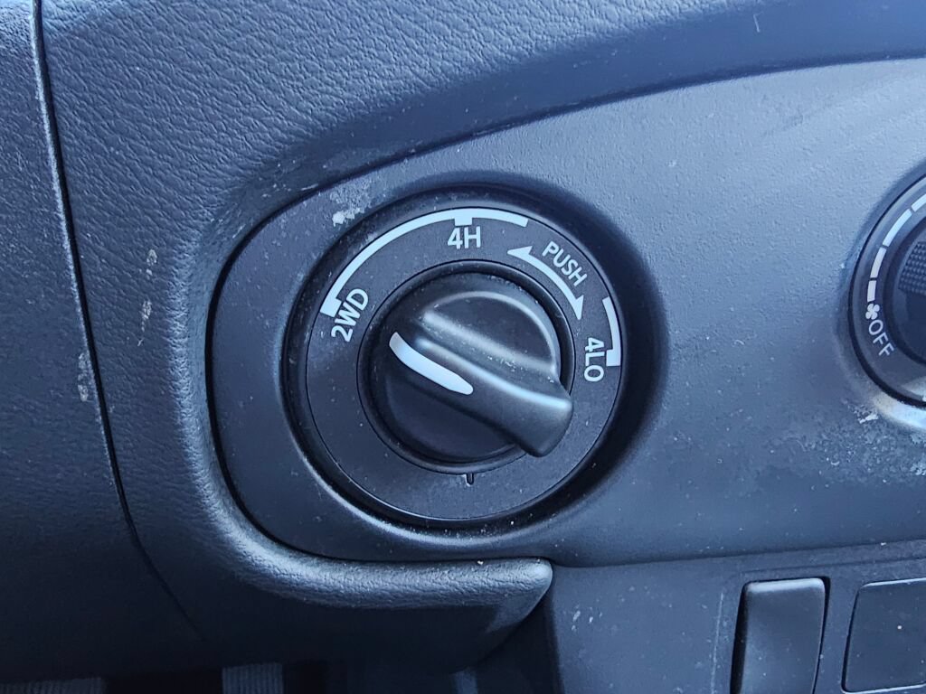 Used 2022 Nissan Frontier S AWD/4WD image 26