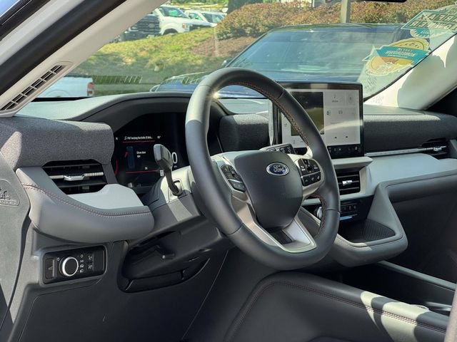 Used 2026 Ford Explorer Active AWD/4WD image 30
