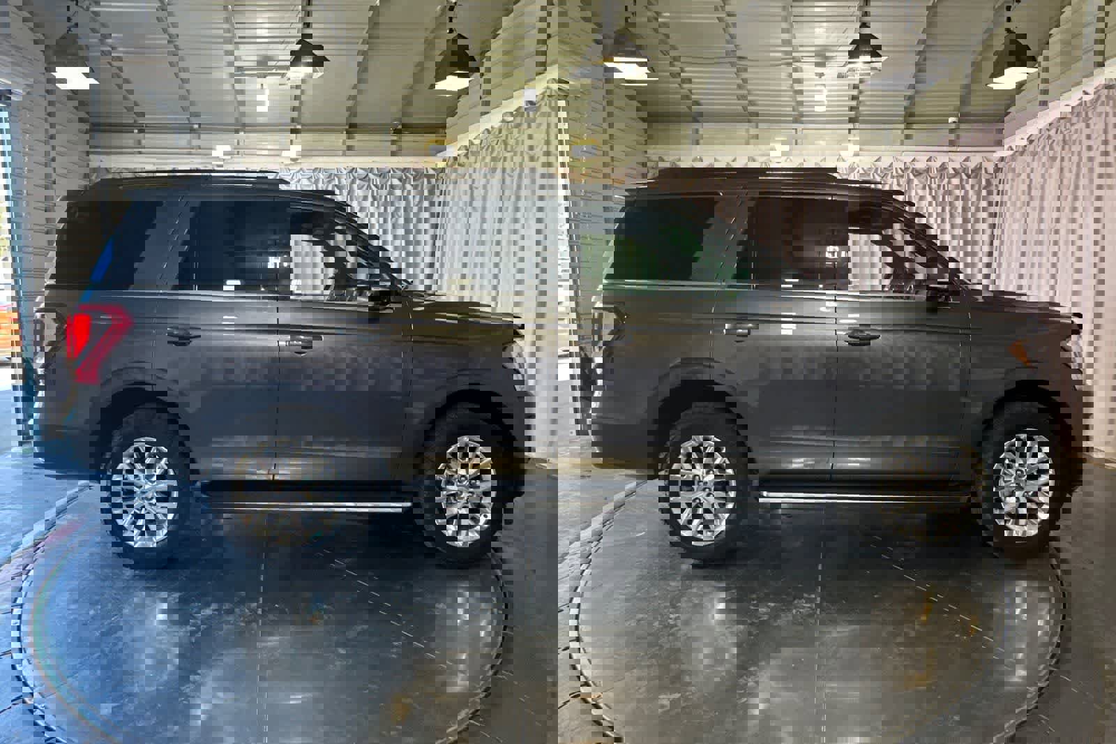 Used 2020 Ford Expedition XLT w/ Equipment Group 202A AWD/4WD image 9