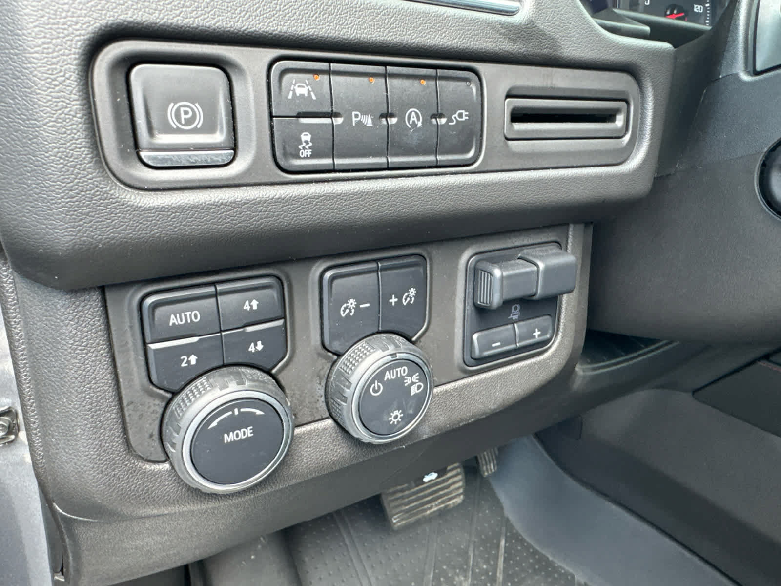 Certified 2021 Chevrolet Tahoe RST w/ Luxury Package AWD/4WD image 25
