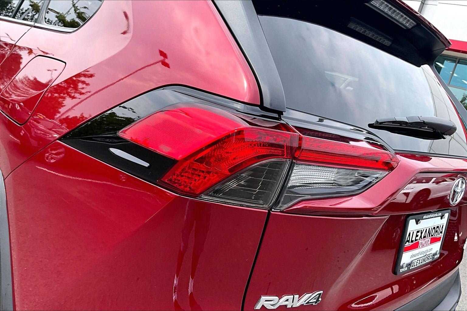 Used 2019 Toyota RAV4 LE w/ All Weather Liner Package AWD/4WD image 27