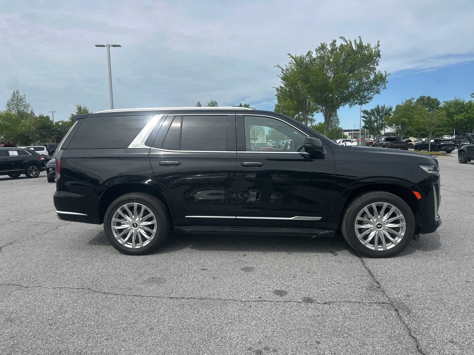 Used 2023 Cadillac Escalade Premium Luxury w/ Performance Package image 4