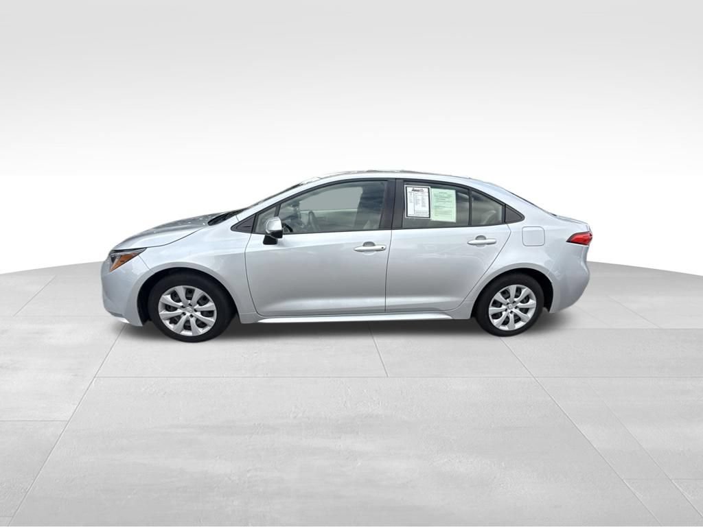 Used 2022 Toyota Corolla LE w/ Carpet Mat Package (TMS) FWD image 2