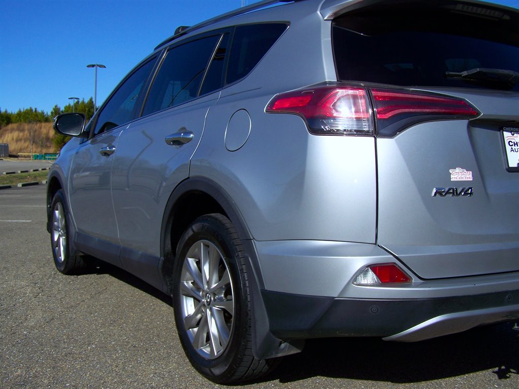 Used 2018 Toyota RAV4 Limited FWD image 25
