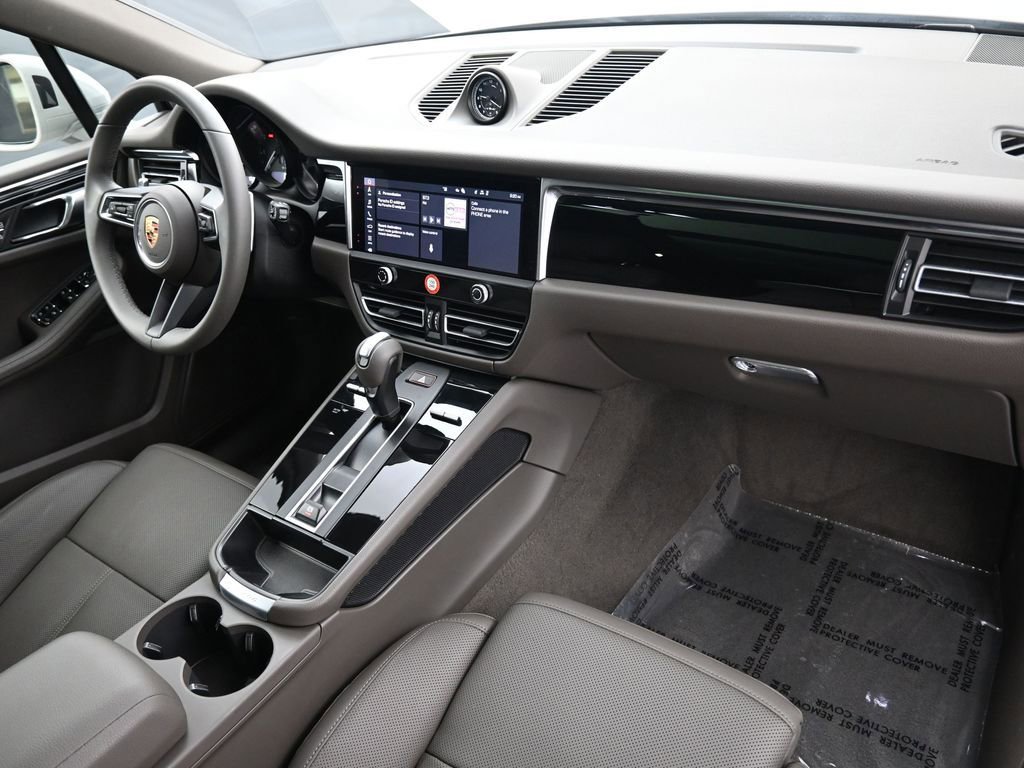 Certified 2026 Porsche Macan Turbo AWD/4WD image 31
