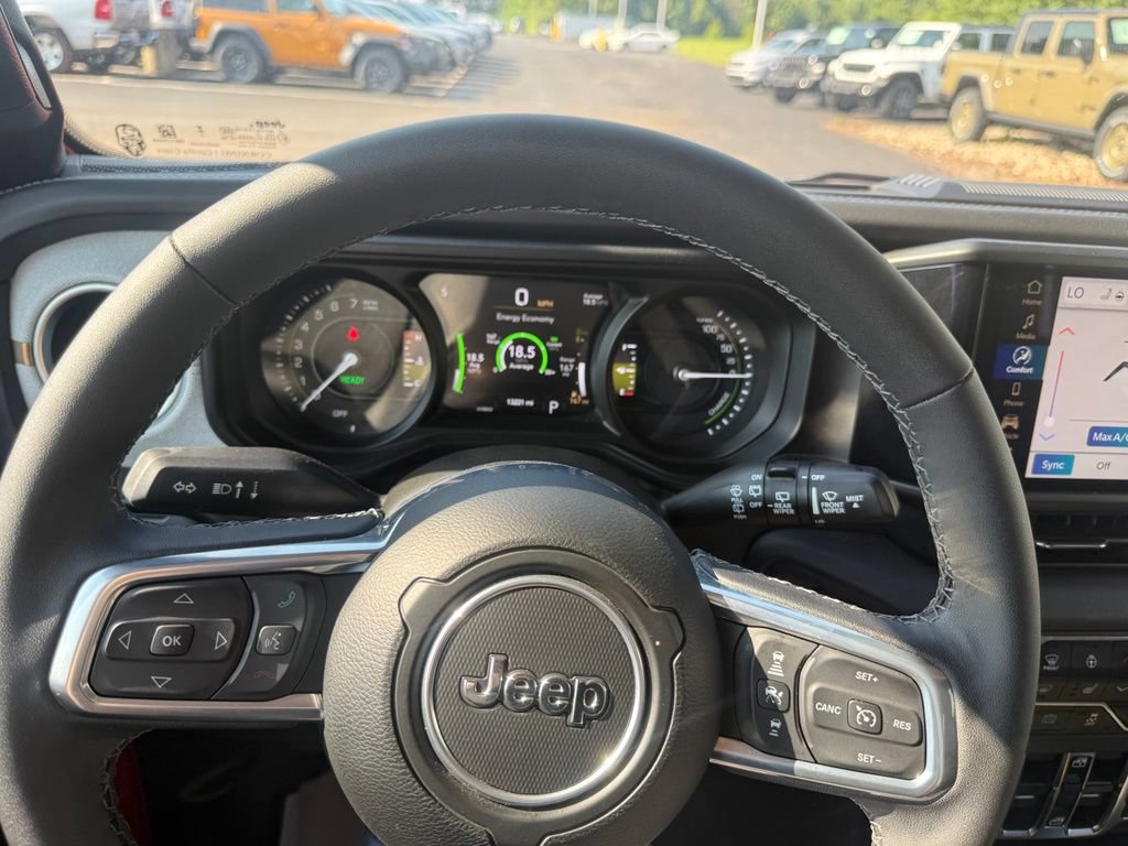 Used 2025 Jeep Wrangler Unlimited Sahara AWD/4WD image 23