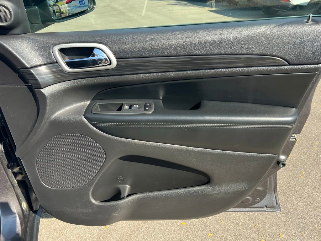 Used 2020 Jeep Grand Cherokee Laredo image 24