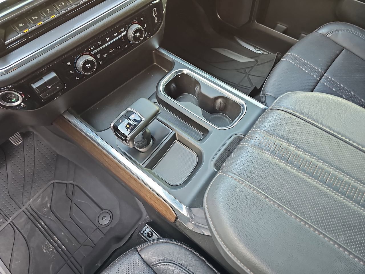 Certified 2024 Chevrolet Silverado 1500 High Country w/ Technology Package image 29