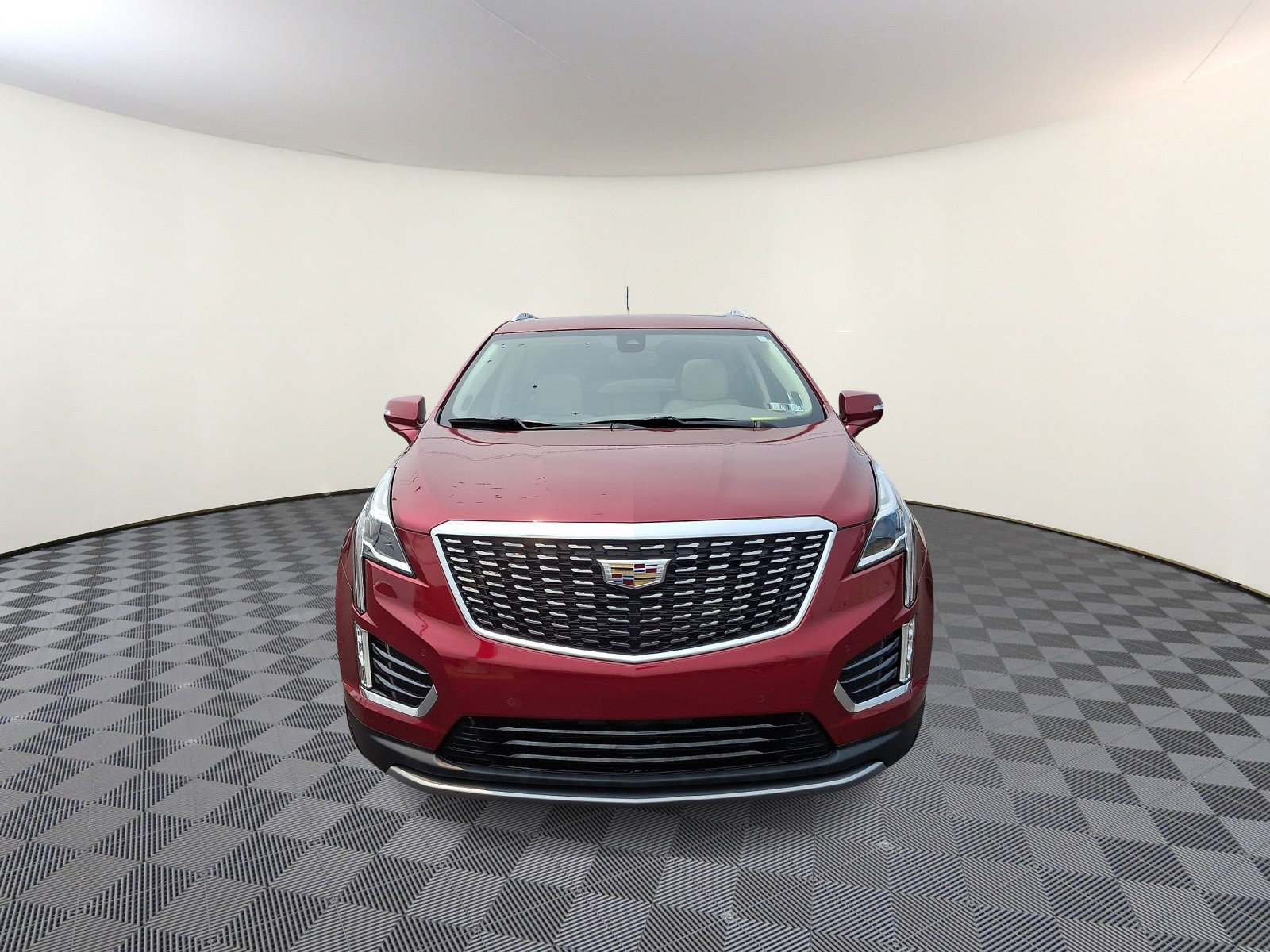 Used 2020 Cadillac XT5 Premium Luxury FWD image 2