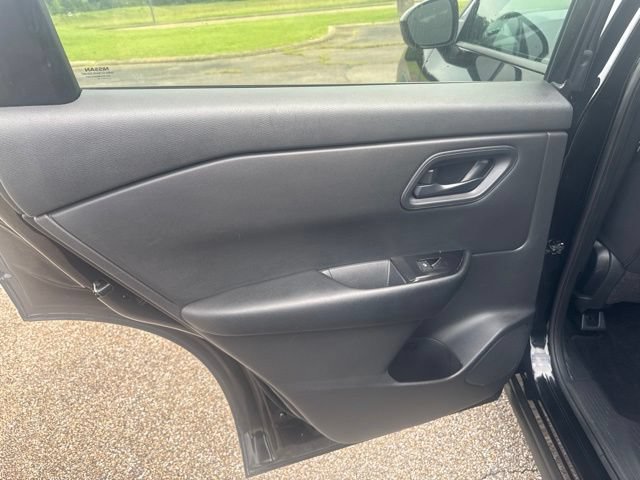 Used 2024 Nissan Rogue S FWD image 10