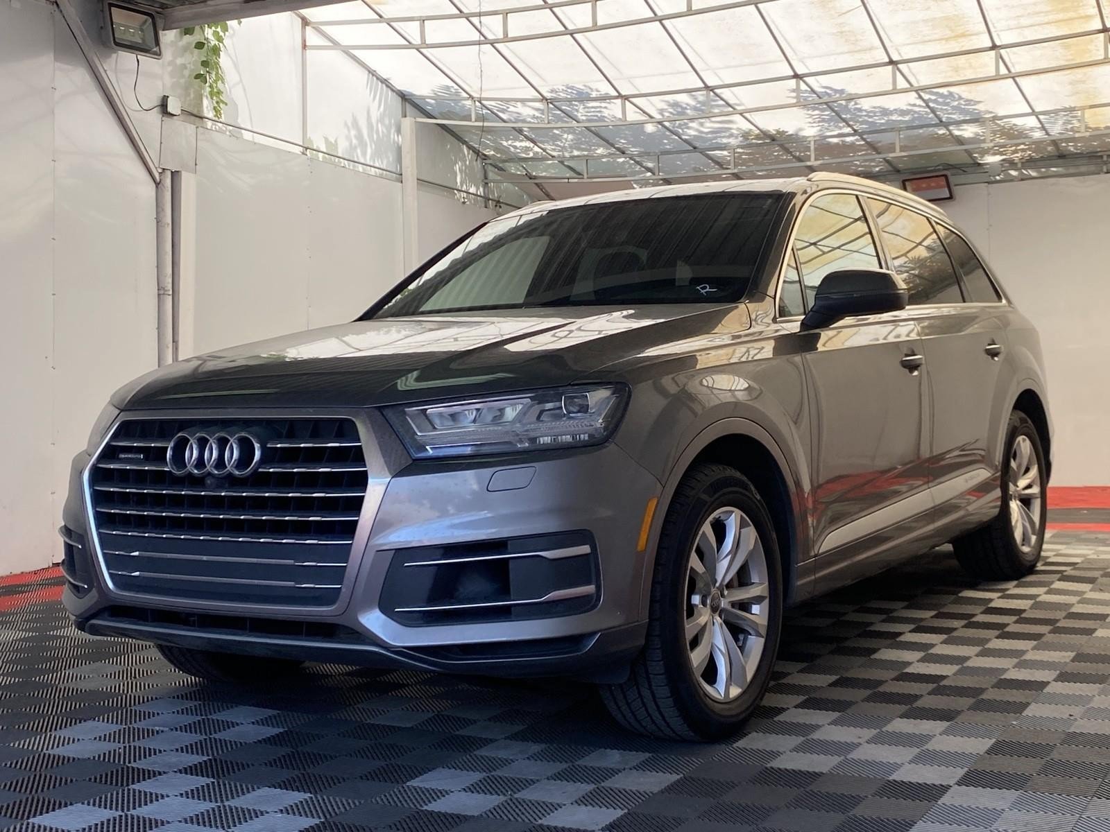Used 2017 Audi Q7 3.0T Premium Plus w/ Premium Plus Package AWD/4WD image 4