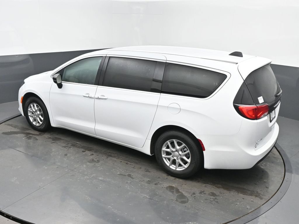 New 2026 Chrysler Voyager LX FWD image 40