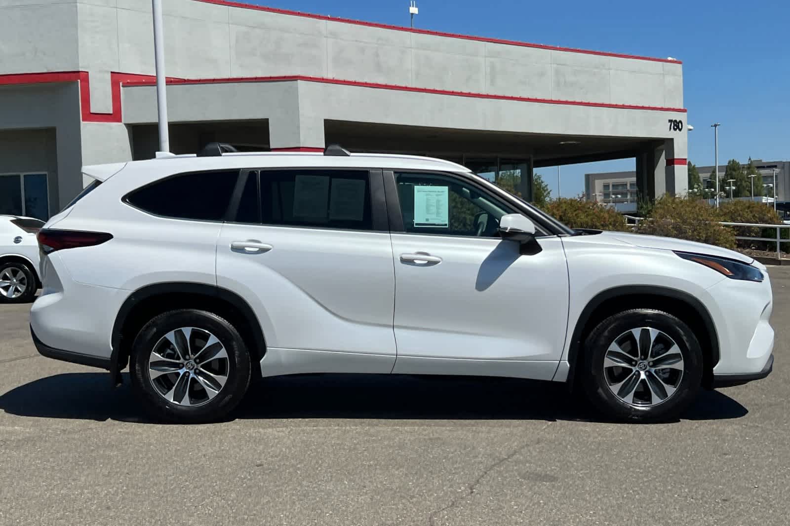 Used 2026 Toyota Highlander XLE AWD/4WD image 6