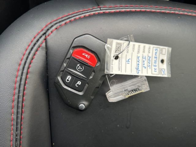 Used 2025 Jeep Wrangler Unlimited Rubicon w/ XTREMEE 35" Tire Package image 18