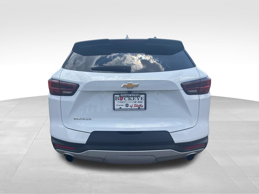 Used 2025 Chevrolet Blazer LT FWD image 4