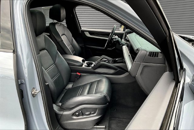 Used 2024 Porsche Cayenne S AWD/4WD image 28