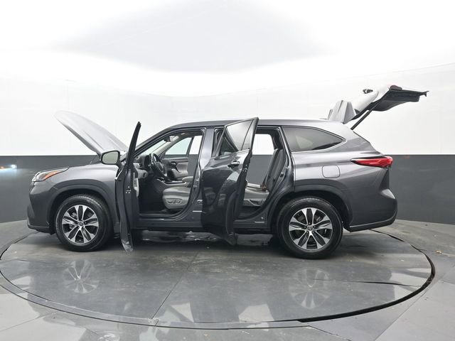 Used 2022 Toyota Highlander XLE image 34