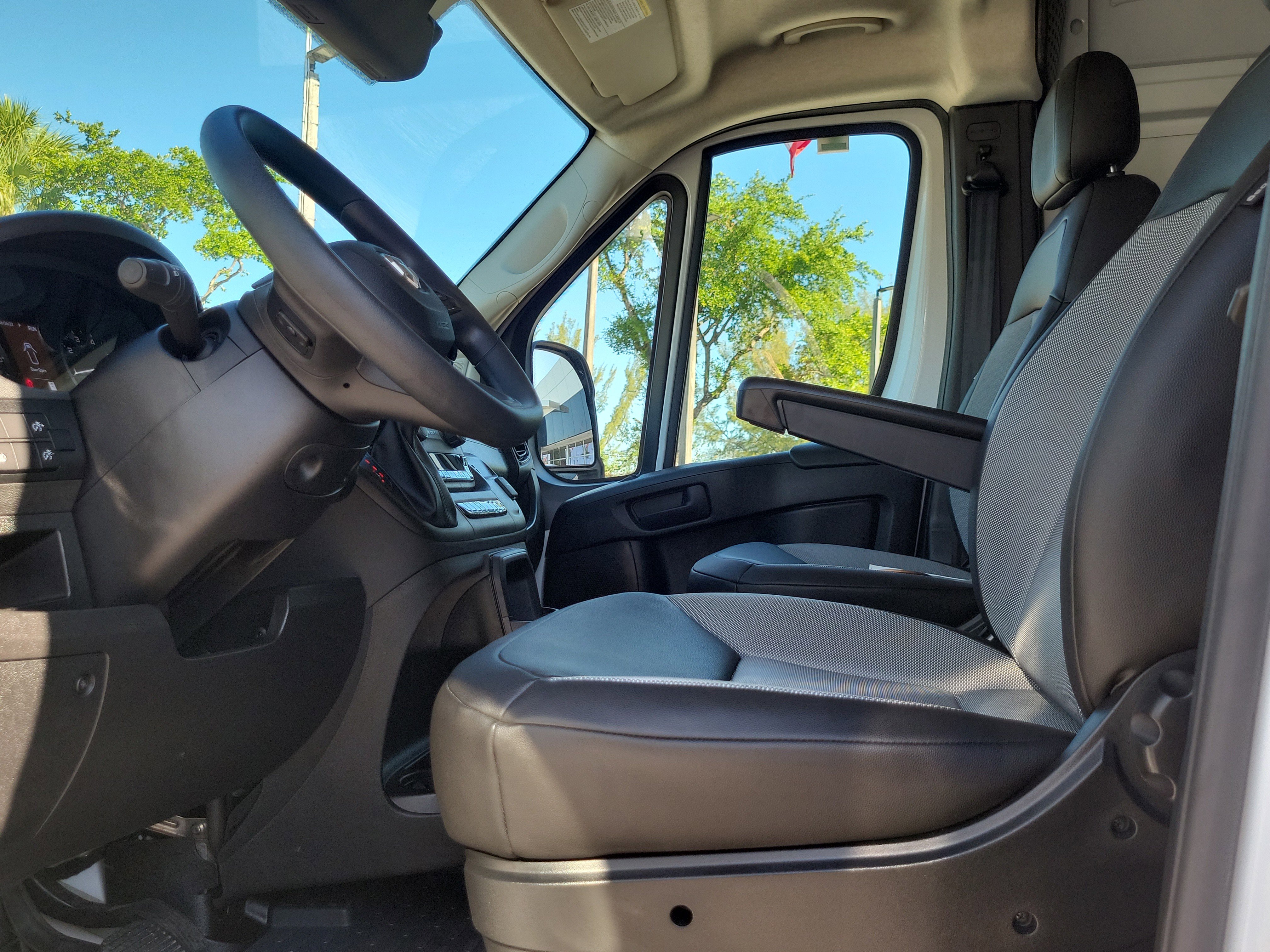 Used 2026 RAM ProMaster 2500 w/ Convenience Group FWD image 13
