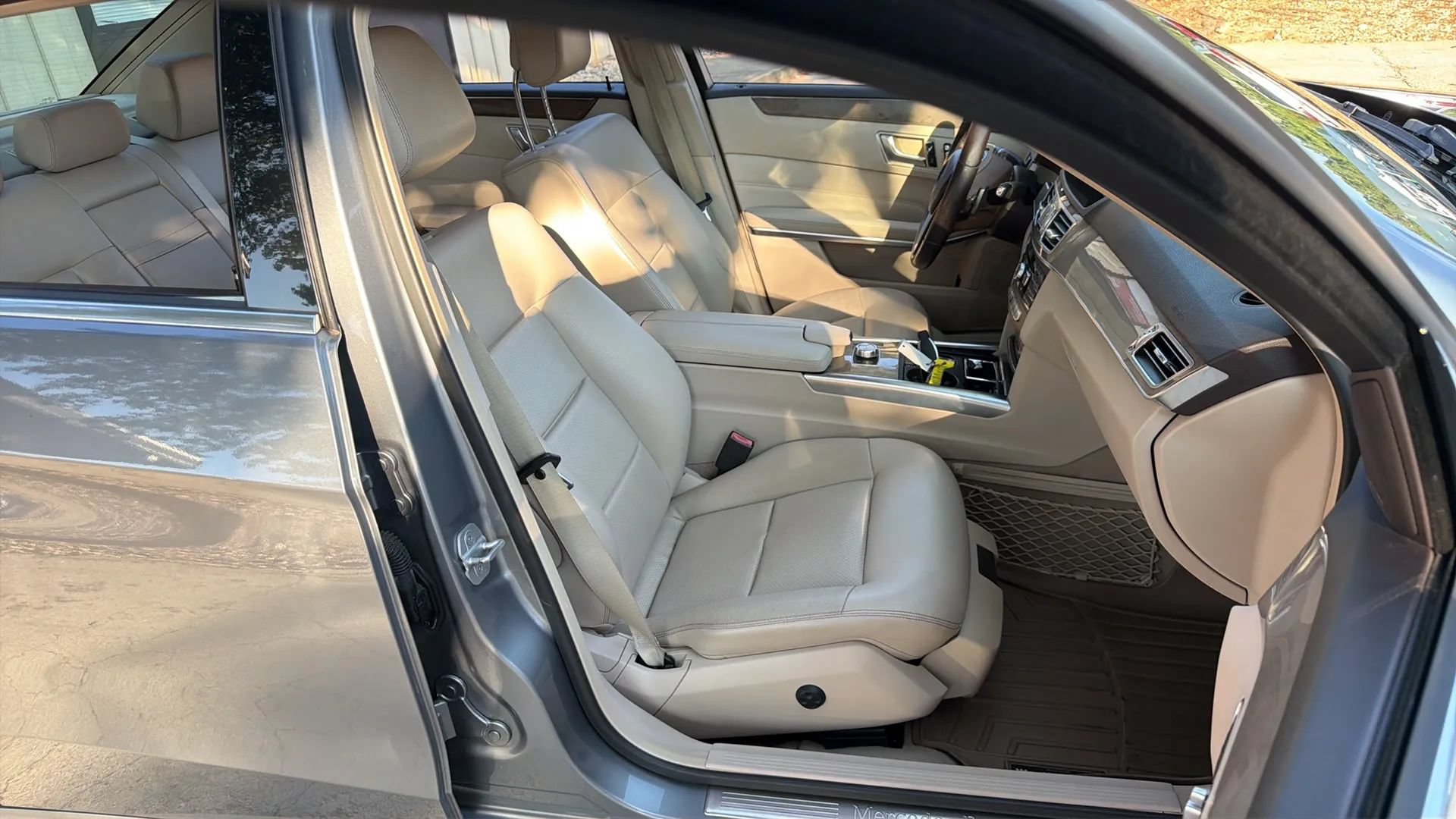 Used 2014 Mercedes-Benz E 350 4MATIC Sedan image 34