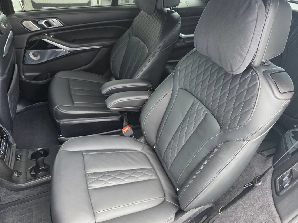 Certified 2025 BMW ALPINA XB7 AWD/4WD image 13