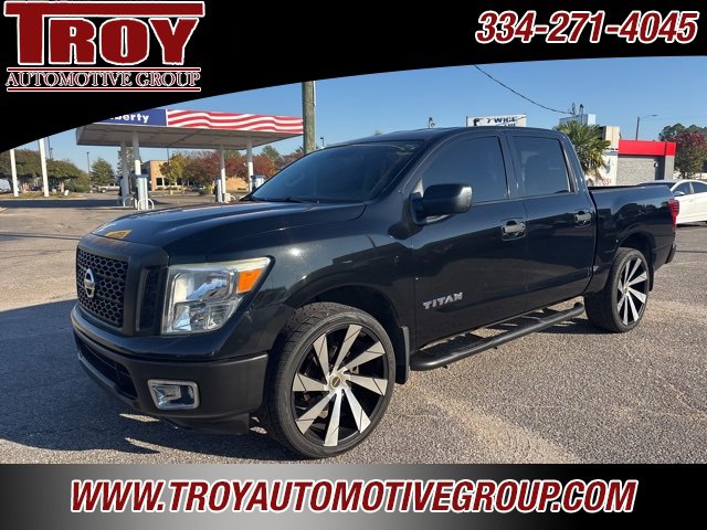 Used 2017 Nissan Titan S image 5