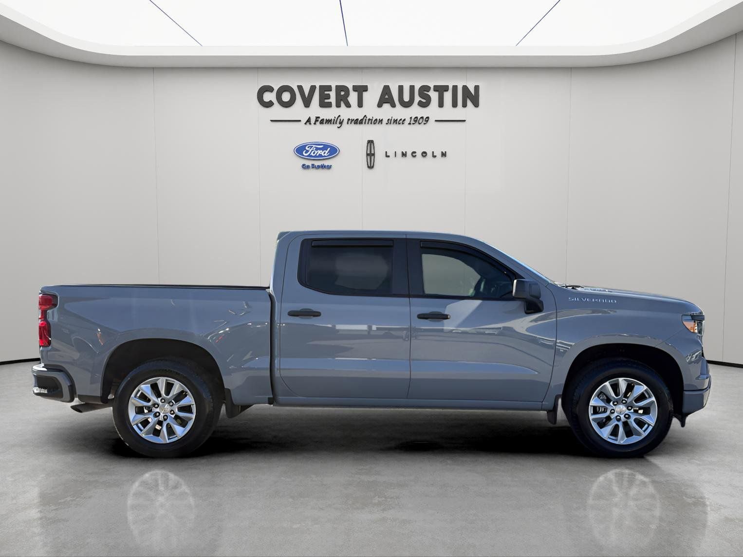 Used 2025 Chevrolet Silverado 1500 Custom image 6