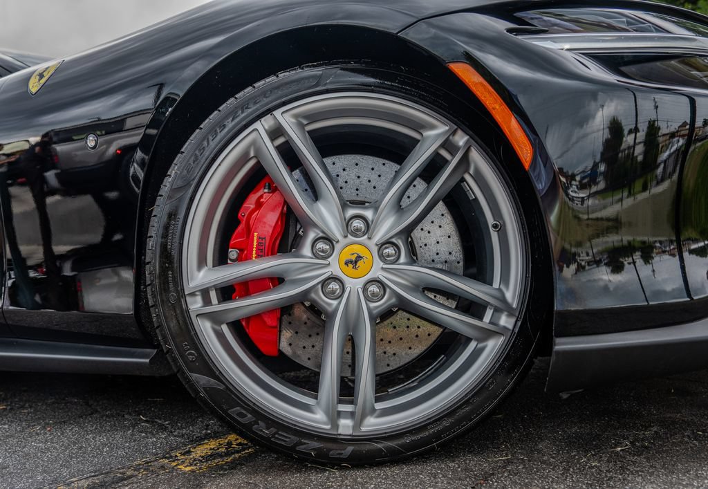 Used 2022 Ferrari Roma RWD image 30
