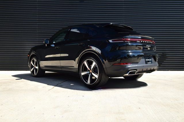 Used 2025 Porsche Cayenne Coupe AWD/4WD image 3