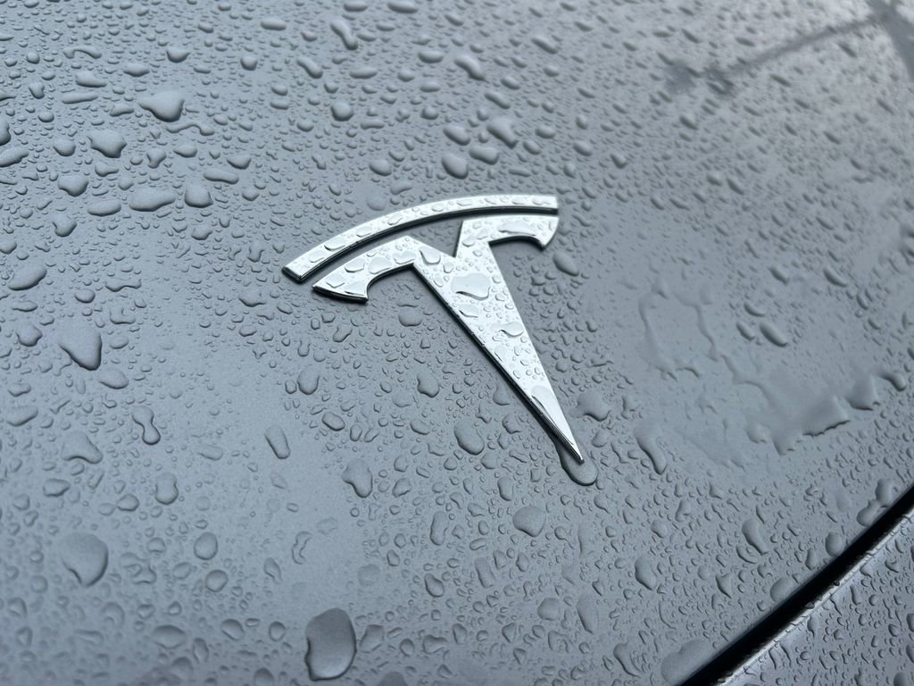 Used 2025 Tesla Model Y Performance image 31
