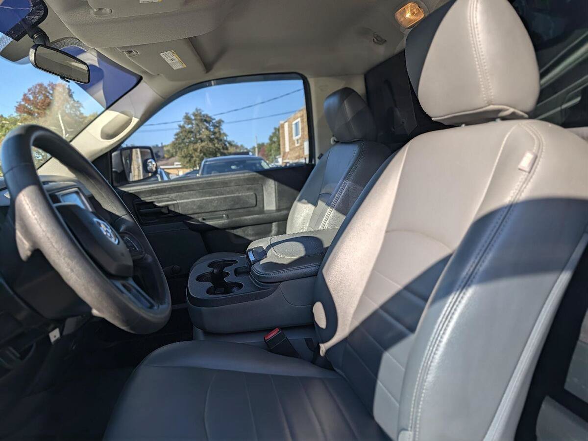 Used 2017 RAM 1500 Tradesman w/ Chrome Appearance Group RWD image 22