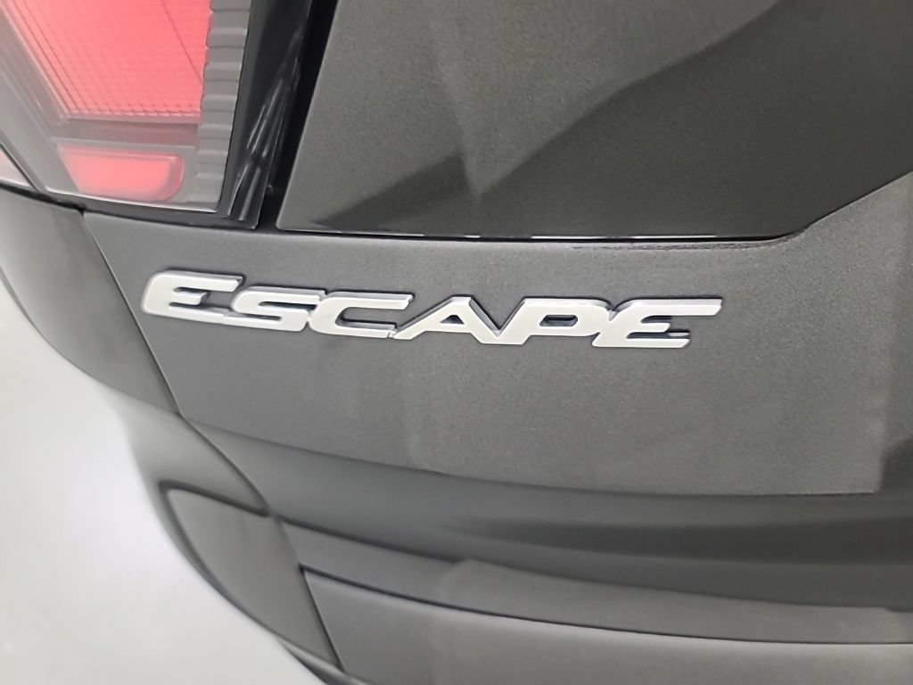 Used 2017 Ford Escape Titanium AWD/4WD image 11